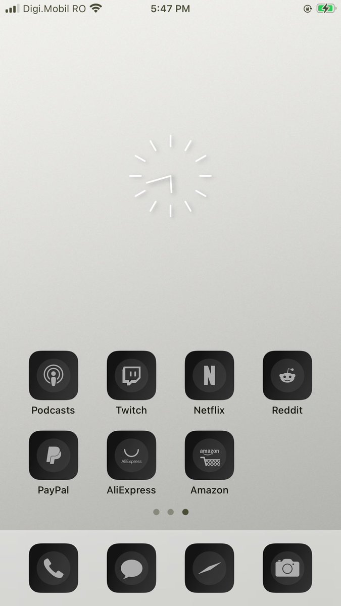 AkosGodo's tweet photo. #ios14beta and @molokoapp are an amazing team 🔥 Couple questions. Will there be an icon-pack that is a minimal b&w (white base black accent) and notification badge support? https://t.co/S2Gfn1H2Dx