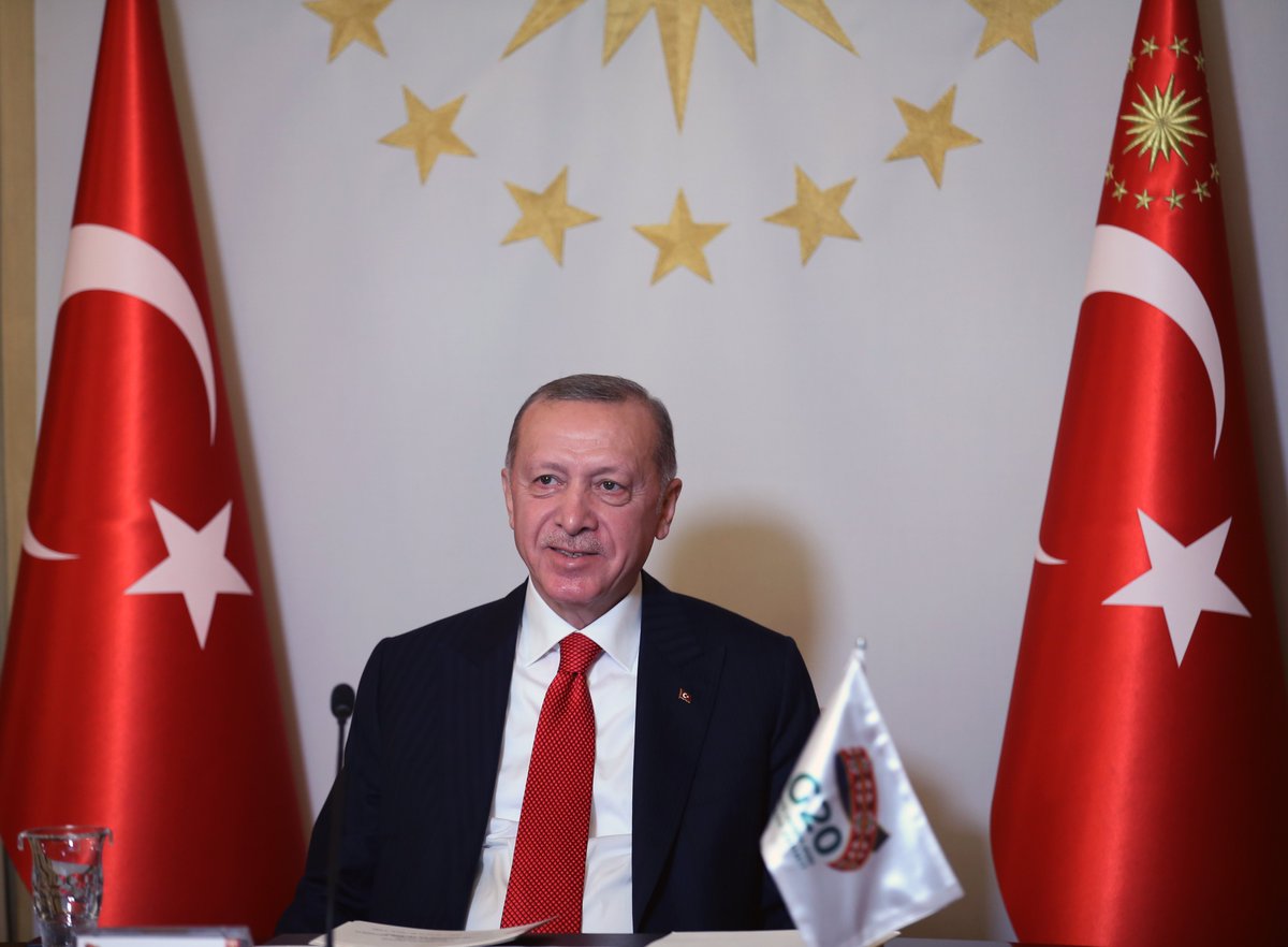 Akparti's tweet image. Cumhurbaşkanımız Recep Tayyip Erdoğan, G20 Zirvesi&apos;ne Vahdettin Köşkü&apos;nden canlı bağlantıyla katıldı.