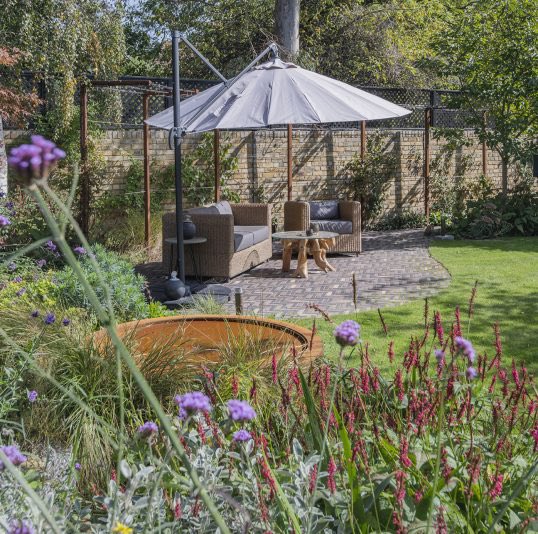 AdamRQuick's tweet photo. Loving these stunning photos by @d_apropertyphotography of an Ealing design completed earlier this year. Garden built by @TendercareLtd brick pavers by @brickworksvandemoortel, bespoke corten pergola walkway, water feature by @adezz_gardenproducts, trellis by @gardentrellisco https://t.co/EwZKtcqWdZ