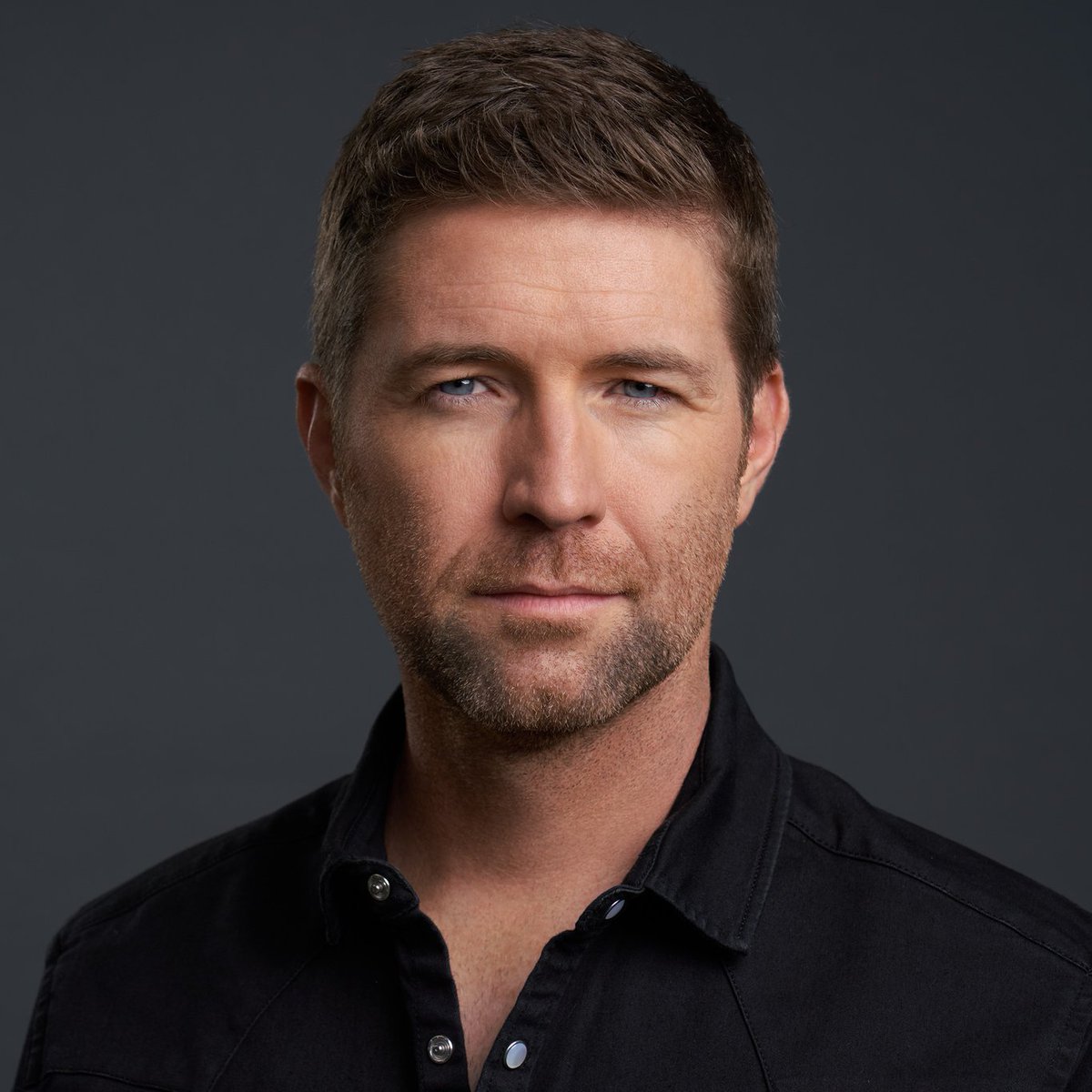 EverythingJT's tweet photo. Happy belated birthday, @joshturnermusic ! I hope you had a great one. God bless you and your sweet family 😊 ❤🙏 (I feel like he's judging me in this pic for the late bday shout out 😆) #CountryStateOfMind https://t.co/P6wSBYolD4