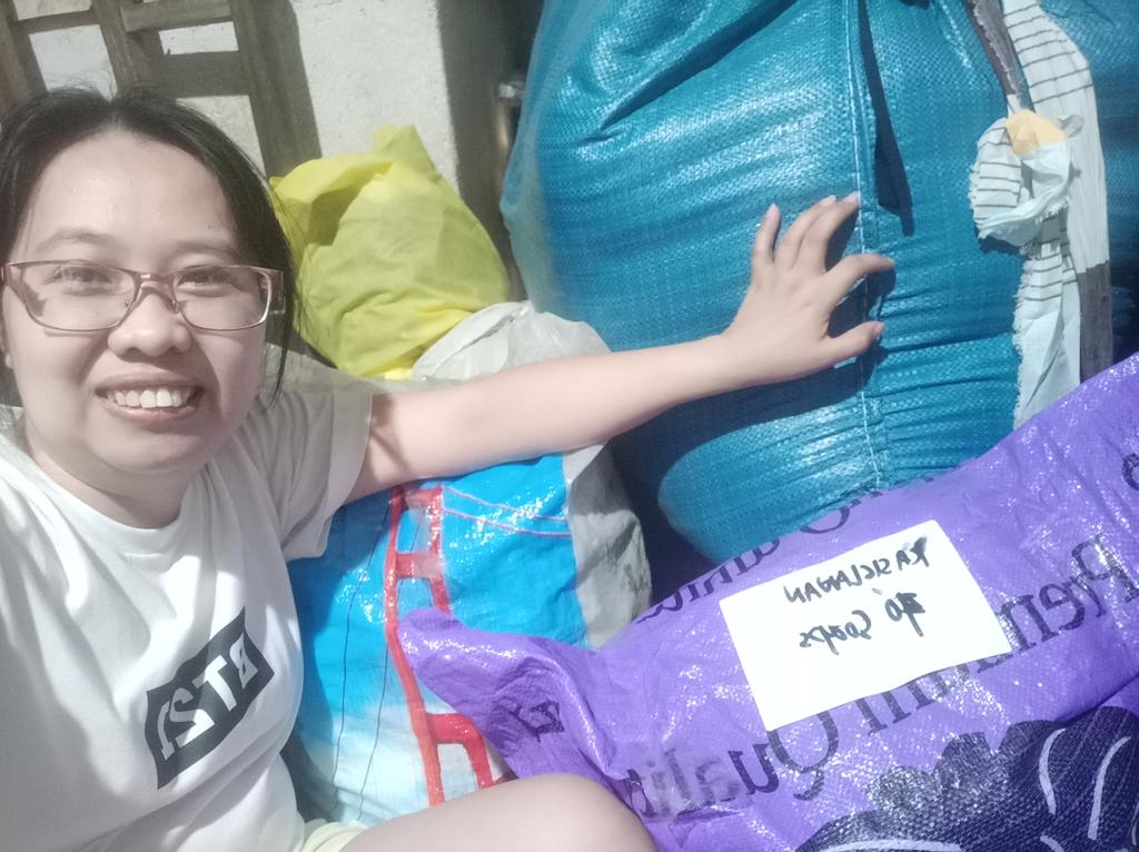 lime_snowfall's tweet photo. It's almost midnight but we're not yet done packing the relief packs for 100 families. #ProjectOneGoal @Neil38Etheridge https://t.co/op2rpEL27d