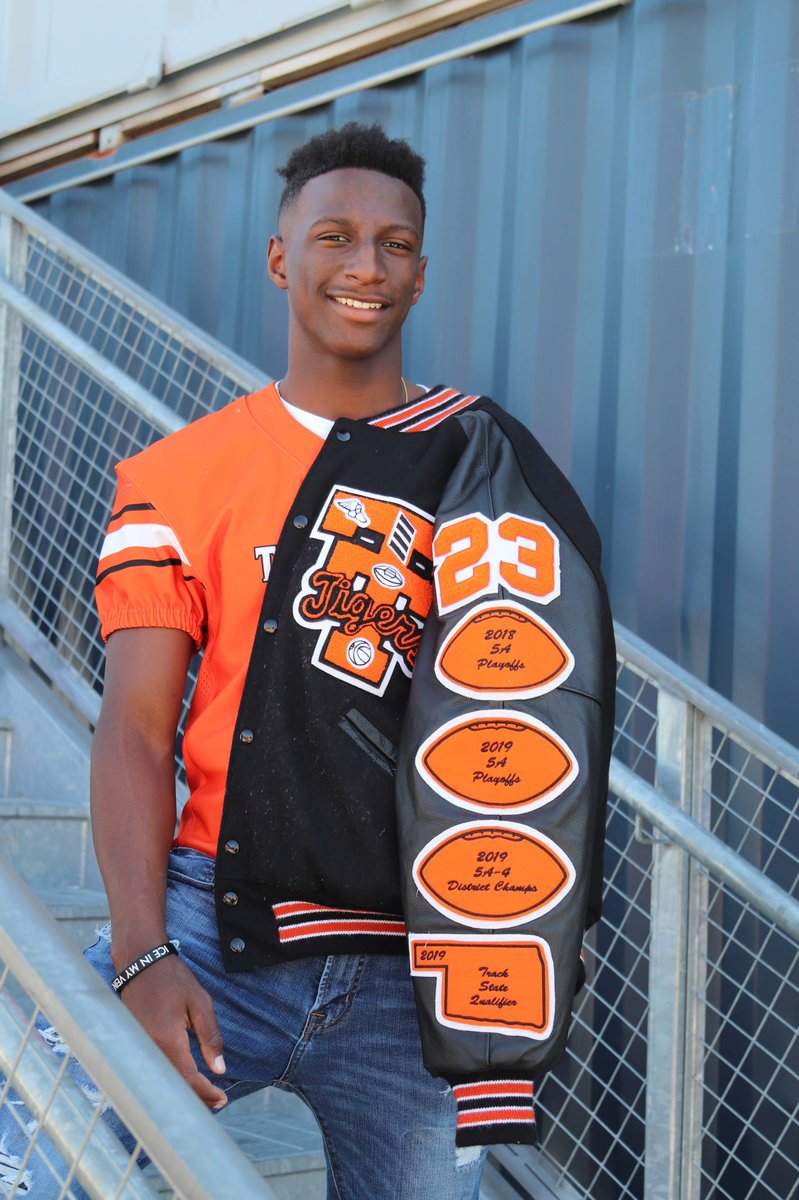 Quashon22's tweet image. 23 out is was a great experience the hardest moment knowing I will never put tahlequah helmet on again I just wanna thank everyone for pushing me making me the best football player I could be I’m truly blessed to have four more years to play the game I love #undecided