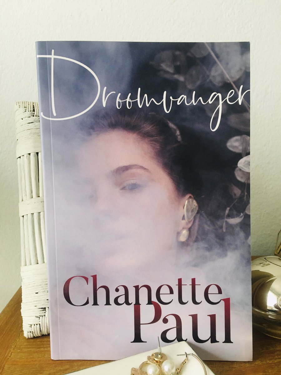 As jy hou van 'n sterk, volgehoue spanningslyn en moord in Agatha Christie-styl, sonder 'n oormaat van bloed en derms, is Droomvanger se 382 bladsye dalk net wat jy soek <a href="/LAPAUitgewers/">LAPA Uitgewers</a> <a href="/Chanettie/">Chanette Paul</a>