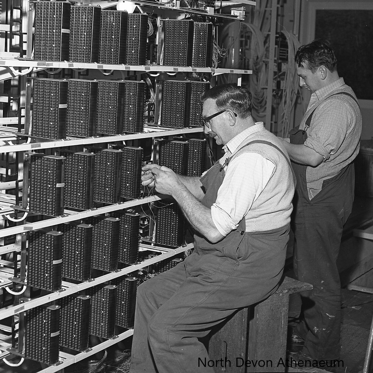 It's #ExploreYourArchiveWeek and we've been busy diving through our collections...First up is #Communication
These gentlemen are putting the finishing touches to the new telephone exchange in Pit Lane, Bideford in December 1964.