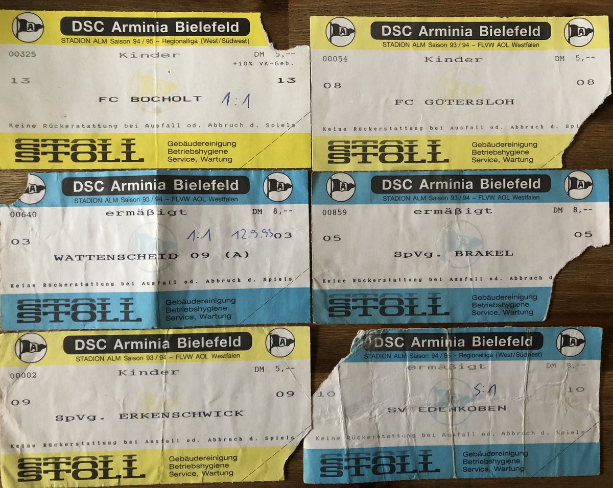Für alle, die sich über die aktuellen Leistungen in der ERSTEN Bundesliga aufregen: #Arminia-Relikte aus meinen „besten“ Jahren 🥴 ⚫️⚪️🔵 #immerdabei #Brakel #Edenkoben #Wattenscheid #Bocholt #Erkenschwick #Guetersloh #dachbodenfund