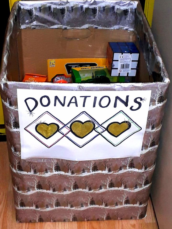 amayers6's tweet photo. weve had some toys and 3 tins of meat donated 💛💛💛 https://t.co/Fi9LZaSseM