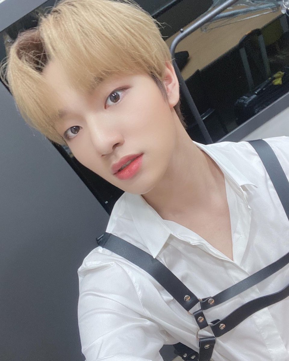 mcndtoday's tweet photo. [IG TRAD]

[#Huijun] Por el resto del día🔥🔥aja! Aja!  🌈Vamos a divertirnos juntos!!☀️☀️.

#instagram @McndOfficial_ #MCND https://t.co/AQUUD4ocfA