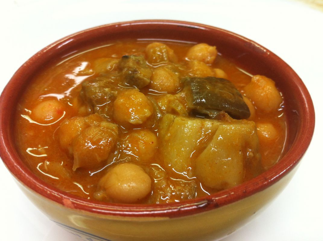 El jamón de <a href="/CRDOGuijuelo/">DOP Guijuelo</a>, la <a href="/CecinadeLeon/">Cecina de León I.G.P</a> o el <a href="/IgpLechazoCyL/">IGP Lechazo De Castilla Y León</a> son algunos de los platos del #RestaurantedelaTierra <a href="/RteCampoGrande/">Rte. CampoGrande</a> con los que degustar el  mejor sabor de #CastillayLeón 💛

¡Pide tu favorito llamando al 983 38 08 40 y disfruta en casa el placer de comer fuera!