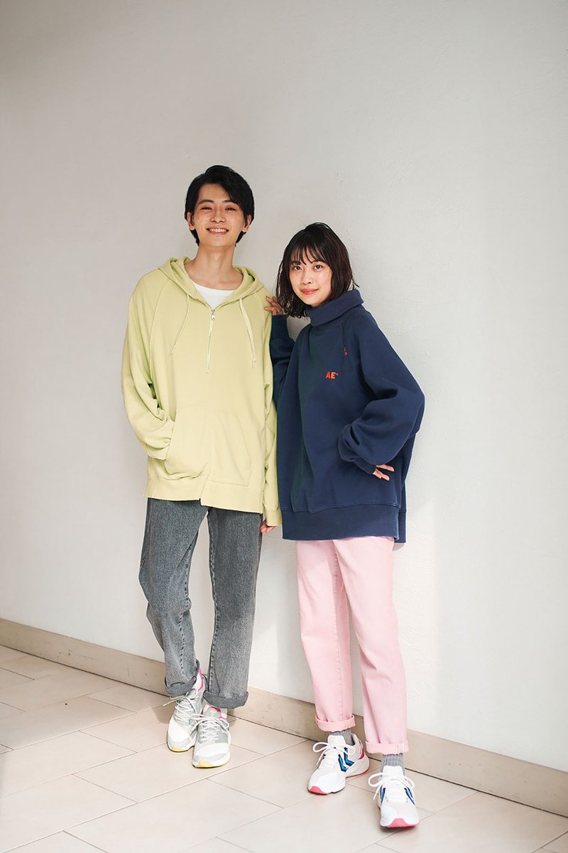 Hummel ヒュンメル公式 深まる秋 寒い冬の スニーカーコーデ トレンドを取り入れたメンズ レディースの最新ルックをスタイリストのコメントとともに 秋冬シーズンもスニーカーコーデでアクティブに T Co Iheqnh2dn3 ヒュンメル