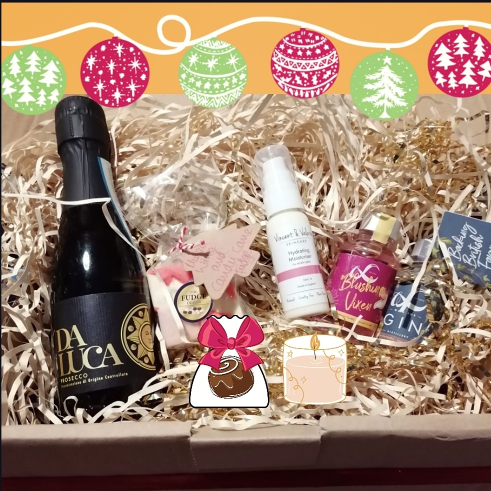 Can you spot the subtle photo shop? 😂
We decided that mums need a Christmas eve box MORE than kids, so we've made one full of Lancs Local products! All hand made in Lancs apart from the fizz, which is from <a href="/Fullaloveswines/">Fullaloves</a>
Spoil your mum/wife/friend &amp; support local businesses!