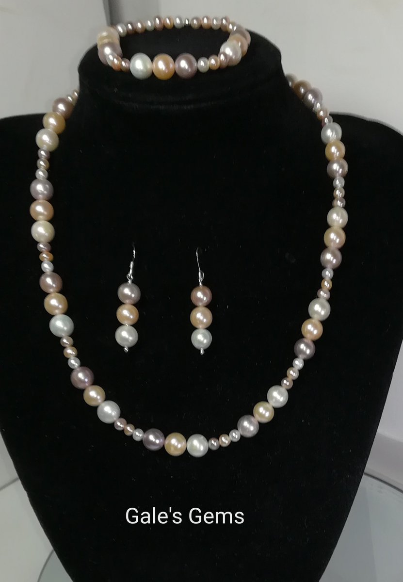 GaleClarke15's tweet photo. Morning tweeps, just wanted to show you some recent pieces. Don't forget I can post out free of charge, DM for details or you can also find some of my pieces on the new Totally Locally Website https://t.co/mszFAyHib1 #galesgems #handmade #ooak #jewellery #UKGiftAM #UKGiftHour https://t.co/VWEpIWt7wk