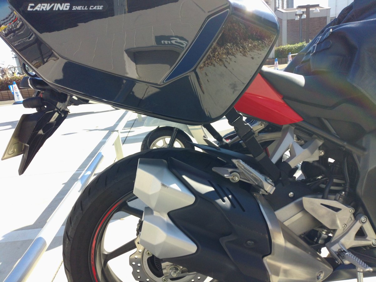 RDRider2's tweet photo. cbr250rrのマフラーとタナックス カービングシェルケースのクリアランスのサンプルがあまりなかったので

#CBR250RR
#タナックス
#カービングシェルケース
#サイドバッグ https://t.co/xz6IDFlIxu