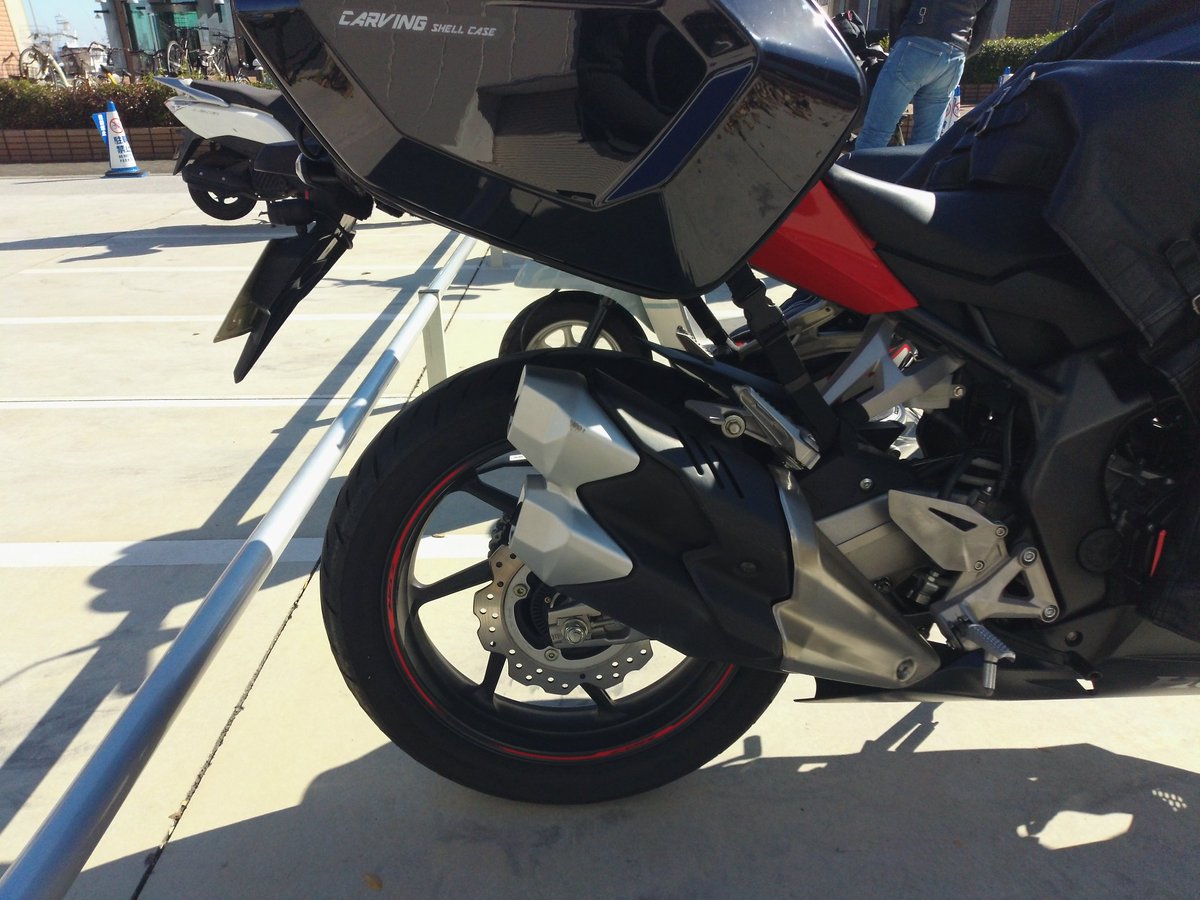 RDRider2's tweet photo. cbr250rrのマフラーとタナックス カービングシェルケースのクリアランスのサンプルがあまりなかったので

#CBR250RR
#タナックス
#カービングシェルケース
#サイドバッグ https://t.co/xz6IDFlIxu