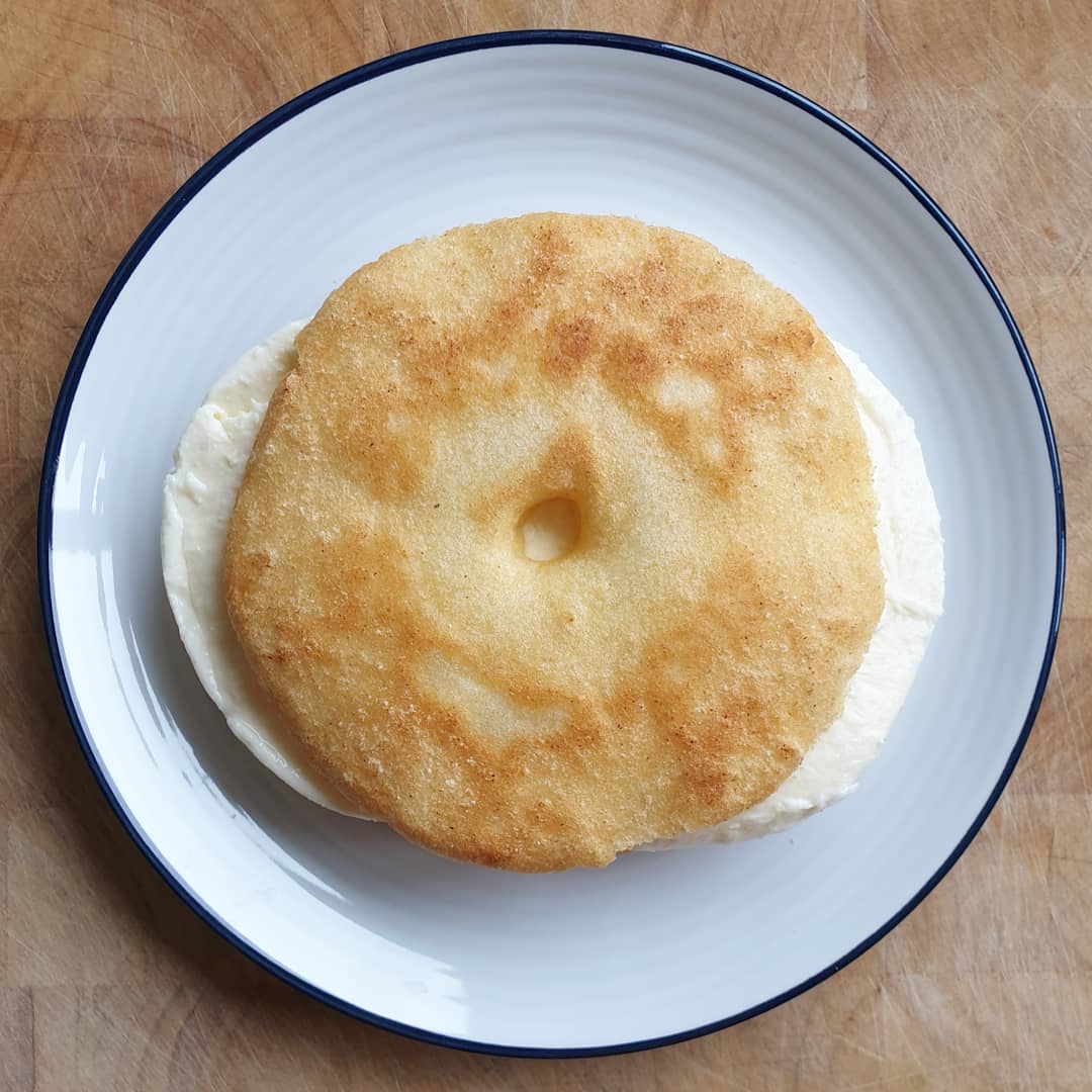 TroutsBistro's tweet photo. Buenos días! 🙌🏼

This morning we woke up in a 'fried #arepa' kind of a mood 😊

Arepas are usually griddled, but every so often we treat ourselves in #Venezuela to a cheeky fried one 👌 And nothing better to fill any arepa with than some '#queso de mano'👌

Feliz sábado!

#arepas https://t.co/TMChHZ9BD2