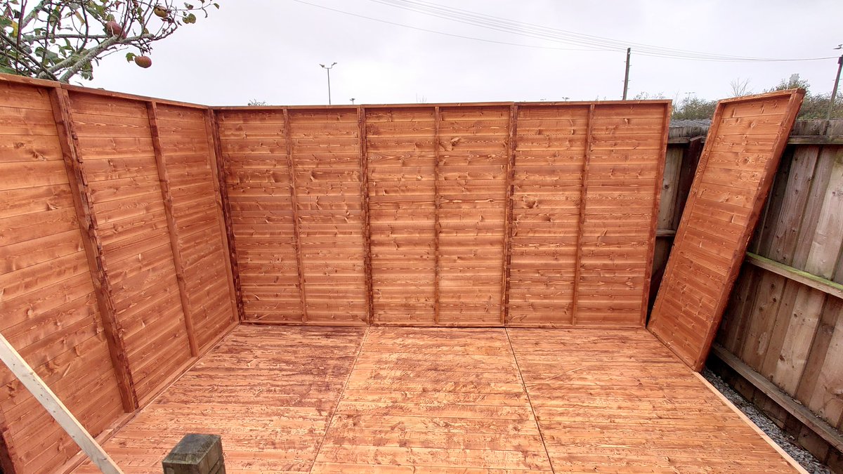 TyresomeTV's tweet photo. Started to a rain a little too much!
#shedupdate #shedlife #shedwork https://t.co/giqCOSUUKG