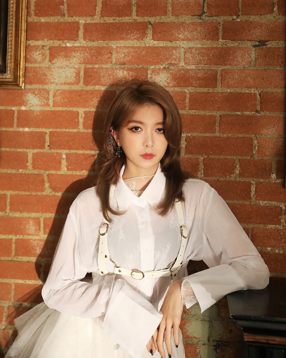 dami_yaaa's tweet photo. @fiesta_ent 1. Ли Юбин
2. Дами 
3. 7 марта, 1997
4. (группа) Dreamcatcher
5. https://t.co/1Y0ia002GS