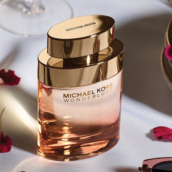 FragranceDirect's tweet photo. FOLLOW, LIKE &amp; RT TO WIN! 🎄 Gift them Michael Kors this Christmas! With tantalising Pink Pepper, creamy Almond Milk and vanilla-like Heliotrope, this velvety fragrance delivers a splash of luxury with each spritz! (Ends 26/11/20, UK only, winner will be contacted via DM!) https://t.co/GrRYxyWdwe