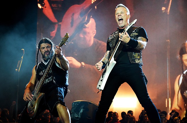 Metallica :1) Master Of Puppets2)Enter Sandman3)Fade To Black