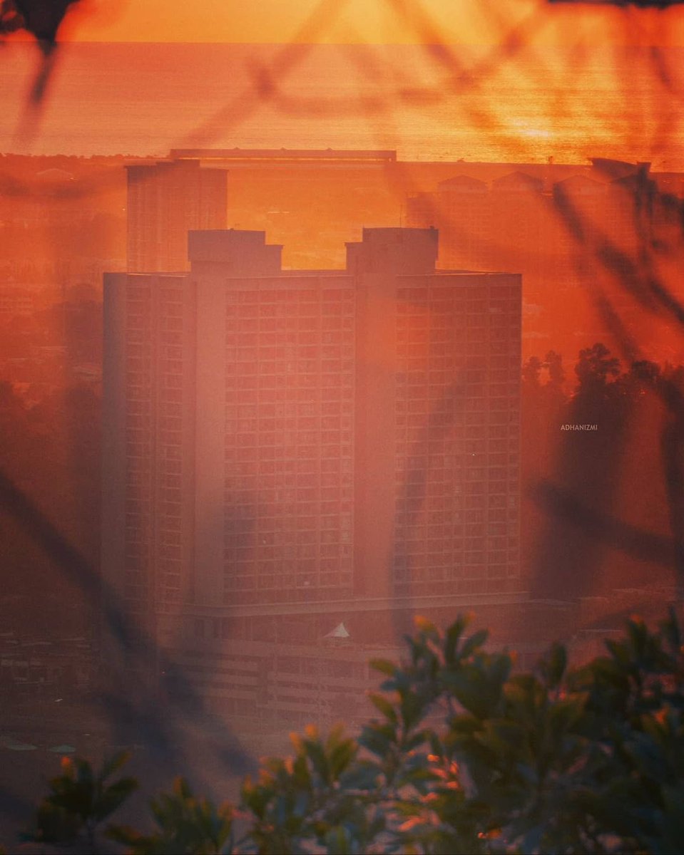 KKCity's tweet photo. Sunset matters 🌆

📍 Kota Kinabalu, Sabah

Word and photo by @adhanizmi

#exploresabah #KKCity https://t.co/3QRUwgrH8o