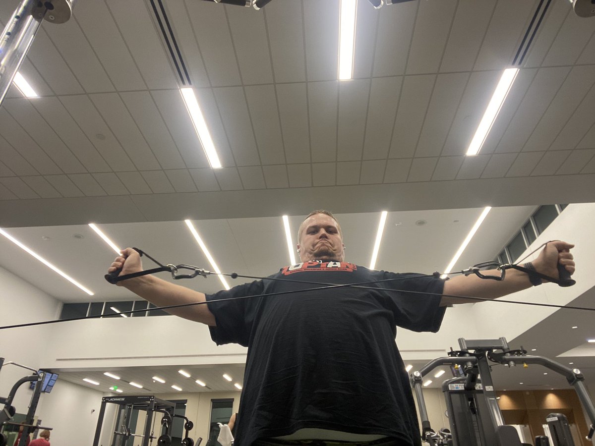 DJKDuBOmaha's tweet photo. Working the Transphormation Reps & Sets and making sure Iβm in guidelines with spacing had to use different options. Late night session never afraid! #Nov20 #PullDay #GymTime #RepsAndSets #KrewLifestyleFitness #EXCUSESorRESULTS #FITfam #1dayATaTIME #LIFEstyleBLOGGER #FullyFriday https://t.co/j5hb6JXZVP