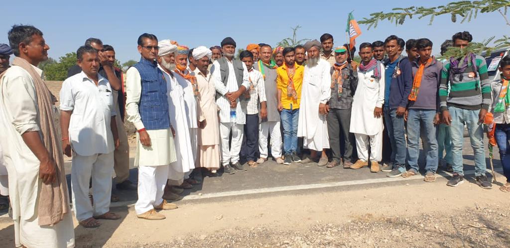 SSKharaBJP's tweet photo. पंचायतीराज चुनाव को लेकर रतरेडी , पाबूसरी , गडरा , चाडी , भाचभर व भदरू मे��� चुनावी प्रचार के दौरान । https://t.co/DQTP6ZlVmQ