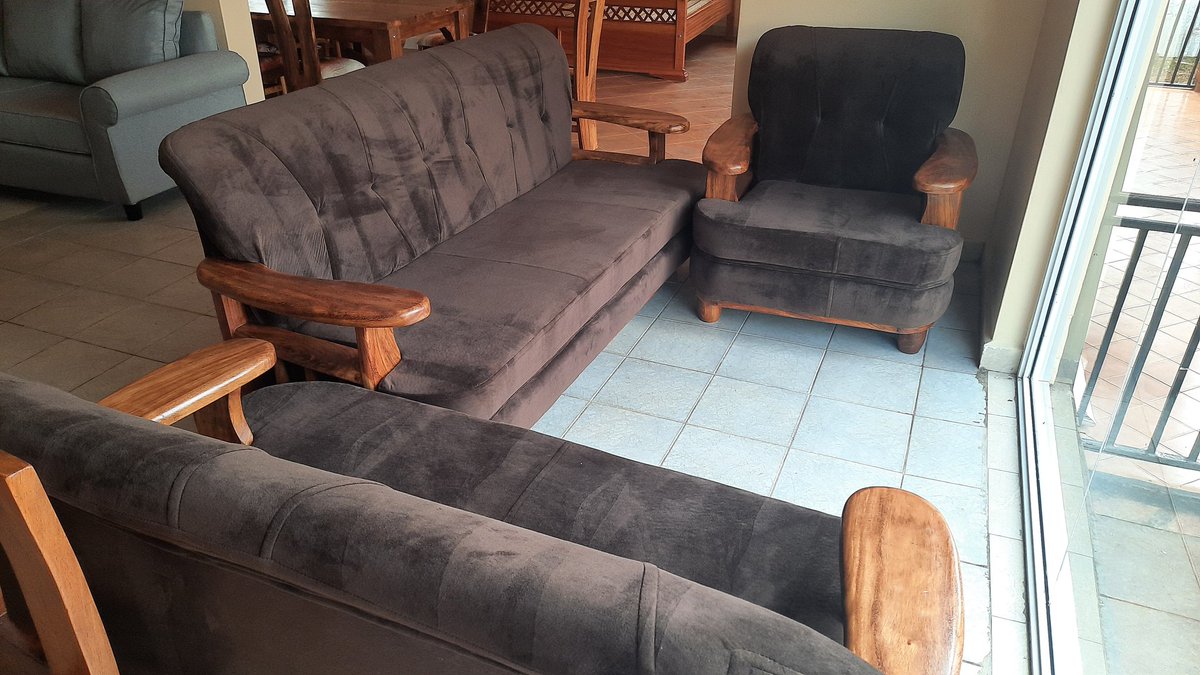 CreativeHomesFS's tweet photo. We are now open for business,

Swing by and make your choice
This Malaysian 6 seater goes for 4M only. https://t.co/BHSbwu7ynD