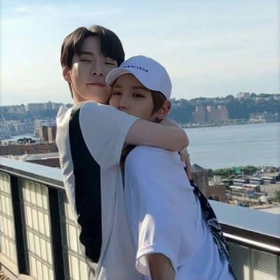 แกไม่น่ารัก ชั้นไม่ได้รักแก แต่อีกสิบปีก็อยากไปไปเที่ยวกับแก อยากไปอยู่บ้านพักคนชรากับแก