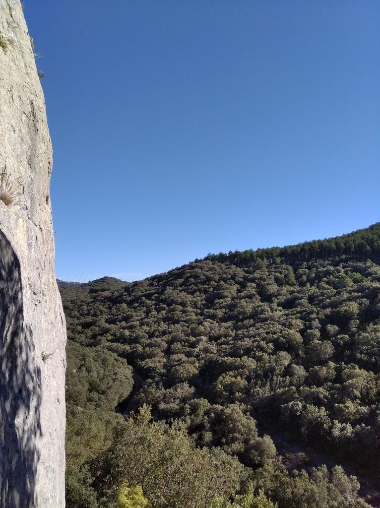 Navarrameteo's tweet photo. Buen día de escalada por #Peñartea #Carrascal #Alaitz https://t.co/76WQaUZ2Hz