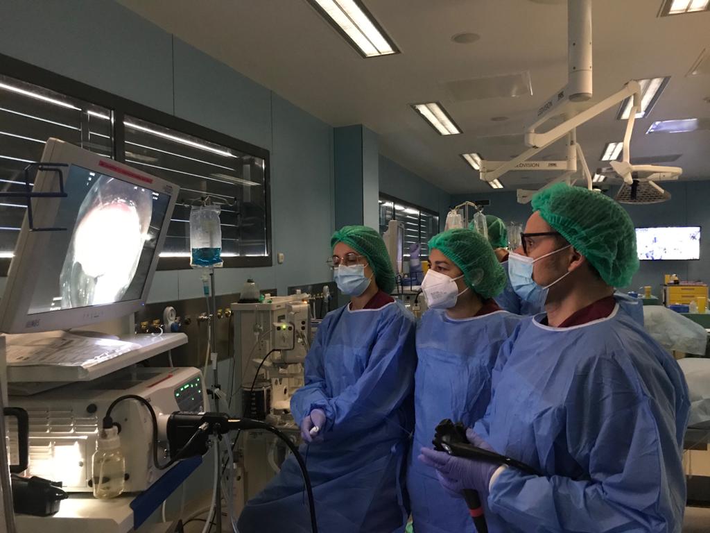 creballeida's tweet photo. Screen addicts 😂
#DigestiveEndoscopy #Training #EndosBarcelona https://t.co/KCrlARcyec