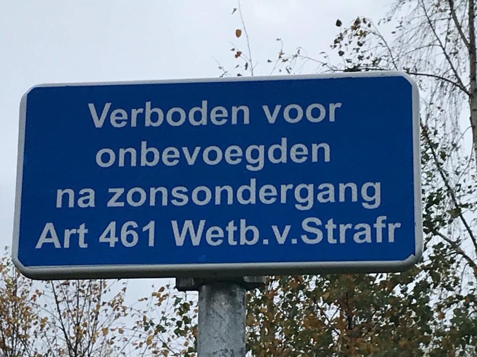 veiligveller's tweet photo. Nav overlast in park Hoenderlaan in #veller zijn door de gemeente borden geplaatst. Verboden om na zonsondergang in het park te zijn! #barneveld @POL_Barneveld #wijkboa #wijkagent https://t.co/3PoNuUHpAQ