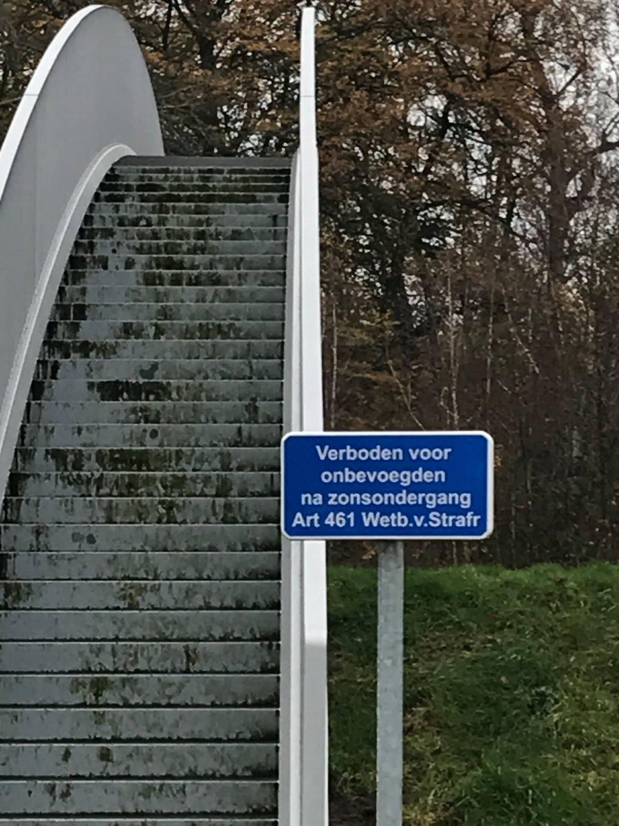 veiligveller's tweet photo. Nav overlast in park Hoenderlaan in #veller zijn door de gemeente borden geplaatst. Verboden om na zonsondergang in het park te zijn! #barneveld @POL_Barneveld #wijkboa #wijkagent https://t.co/3PoNuUHpAQ