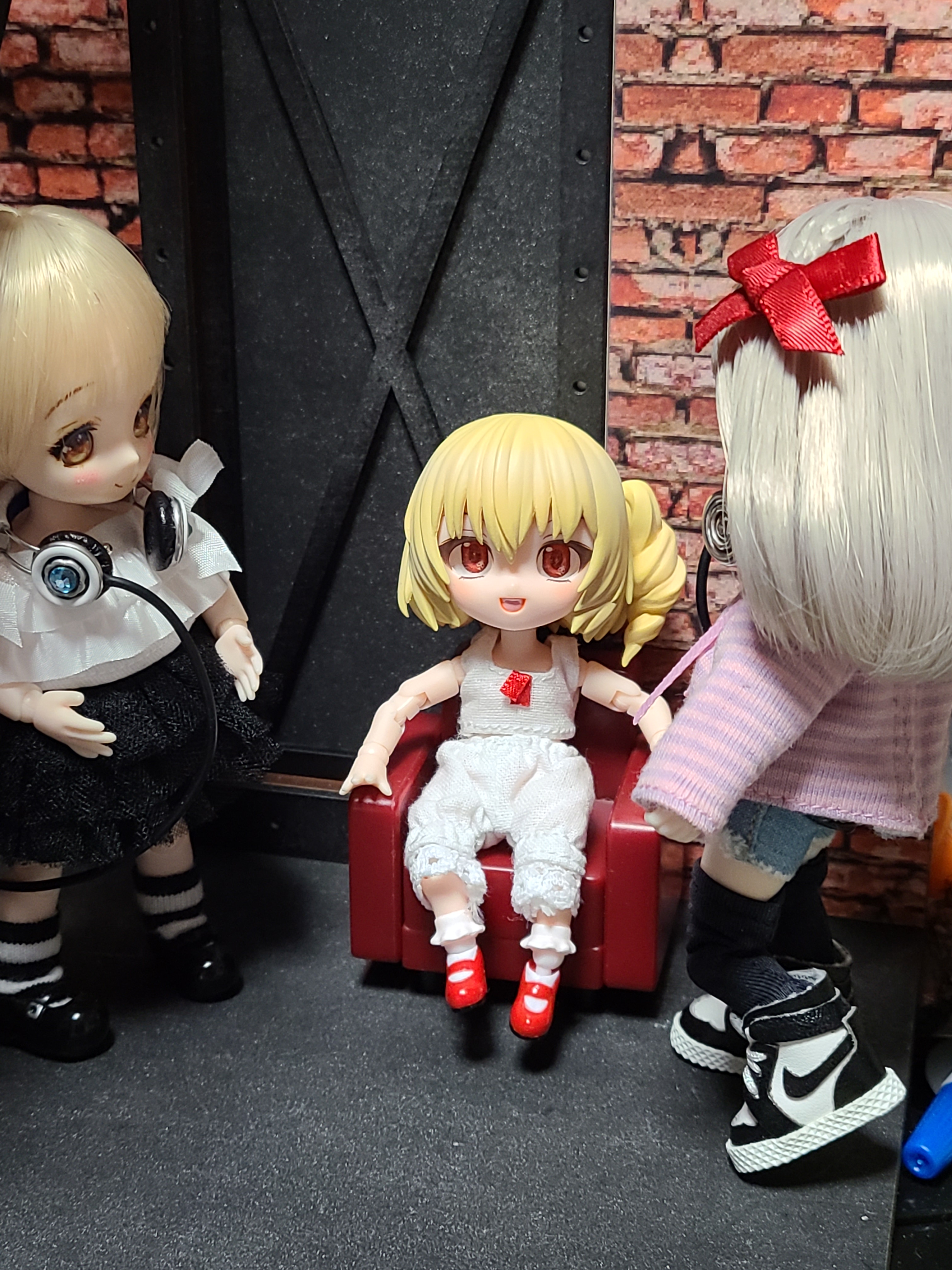 たうさん ちびっこドールフランドール この状態なら可動域の高いアクションフィギュアとして扱える ピコドー オビツ11系 サイズと比較しても小さくてカワイイ 首のボールジョイントは優秀で 仕草作る役に立ってるかな Obヘッド Piccodo ちびっこ