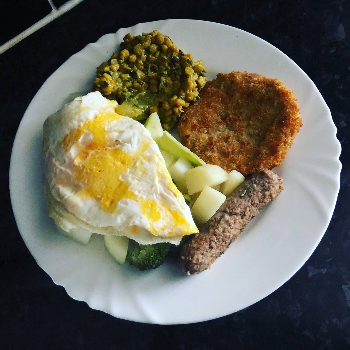 hluggah's tweet photo. Lunch or dinner meal broccoli with combo yam potatoes with and yellow lentils and veggie sausage with free range eggs egg omelette with a pinch of cayenne pepper with veggies burger delicious part of a healthy meal .
#fitness #healthyfood #healthy #eatclean #cleanfood #eatforabs https://t.co/Wv1ydskl1B