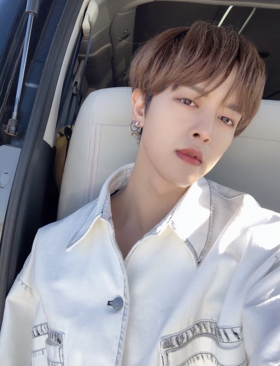official_ONEUS's tweet photo. [#RAVN] 🌹🔥 눈부신 날 https://t.co/ot93047CP2