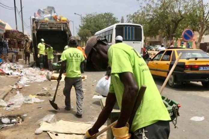 Nettoiement: Les  #concessionnaires en  #grève pour 3 milliards d’arriérés #kebetu  #senegal  #Team221  #MackySall  @Macky_Sall  #dakar24sn  https://dakar24sn.com/2020/11/21/nettoiement-les-concessionnaires-en-greve-pour-3-milliards-darrieres/