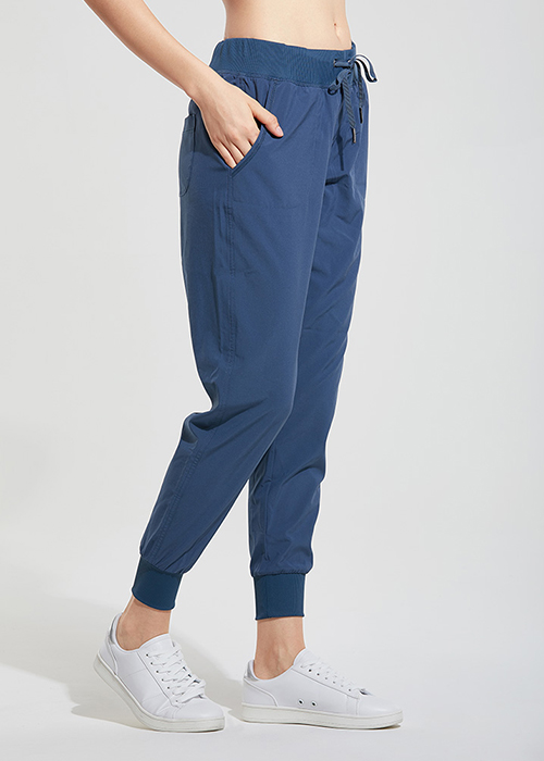 DongdaFashion's tweet photo. Dongda has excellent weaving technique. Get the high quality Women's Light Weight Drawstring Training Sports Jogger Pant with Pocket with a short waiting time here at #gymtrousers #womensexercisetights #workoutleggingsoutfit https://t.co/60mqx7tNAq