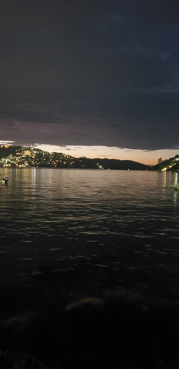 NancyMA75960647's tweet photo. Amanecer en Acapulco
Buen fin de semana. https://t.co/Wp2pxP18ms