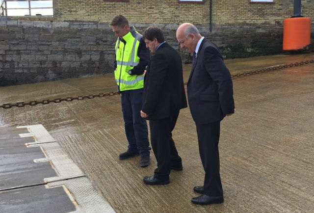 VeganVPF's tweet photo. You see Head of #IsleofWight Transport Ian Ward in a photo and can't help but worry.... #FloatingBridge6 https://t.co/8X48QSxspJ