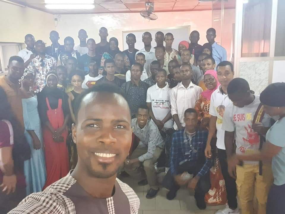 bahoro09's tweet photo. Partager vos expériences. Petites qu'elles soient, aident à redonner force à nos jeunes. Ils en ont besoin pour se forger une carrière. #Tibacom #JeunePremier #WeekendFormation https://t.co/koF4xzXaIb