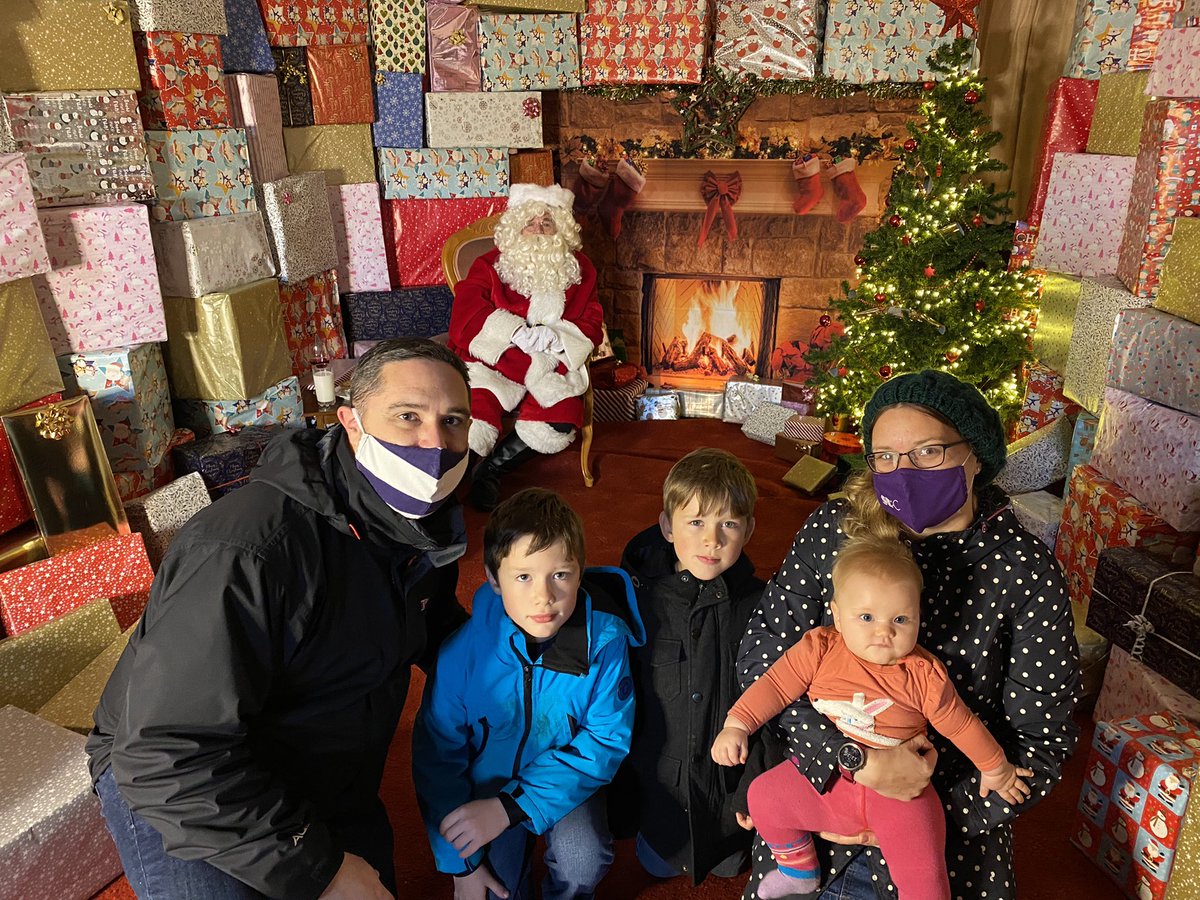 WyburnWayne's tweet photo. Santa meeting children today at St Andrews Roath 🎅🏽. 
@CardiffLifeMag @VisitCardiff @roathcardiff @ILovesTheDiff https://t.co/iMRcCxCmF7
