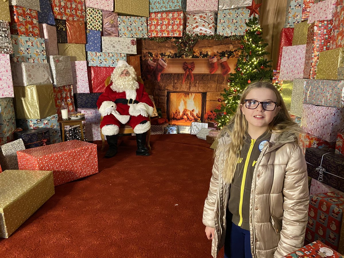 WyburnWayne's tweet photo. Santa meeting children today at St Andrews Roath 🎅🏽. 
@CardiffLifeMag @VisitCardiff @roathcardiff @ILovesTheDiff https://t.co/iMRcCxCmF7
