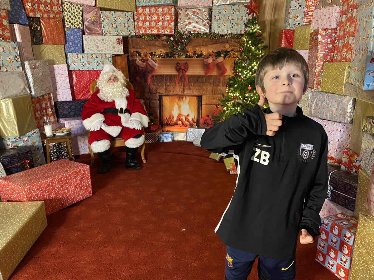 WyburnWayne's tweet photo. Santa meeting children today at St Andrews Roath 🎅🏽. 
@CardiffLifeMag @VisitCardiff @roathcardiff @ILovesTheDiff https://t.co/iMRcCxCmF7
