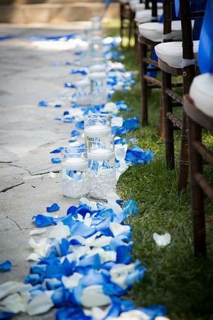 FleurLaBella's tweet photo. 💝 WEDDING WAGON 💝

To @Novus_Harunobu and @ARhoyer 

The delivery for their big day begins with the wedding decorations. 

Theme ~ Traditional Winter Wedding 

Colour Scheme ~ Royal Blue and Silver https://t.co/SSs5YcTdvB
