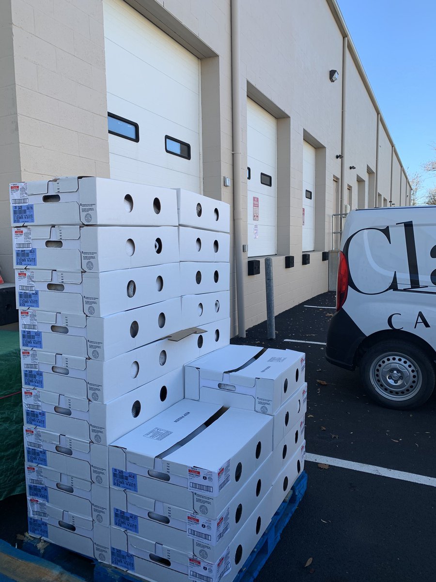 LIVELikeJT's tweet photo. Today is the day! We’re distributing hundreds of hot meals and frozen turkeys all over NJ and DE. Thanks to our volunteers (who will be Covid-compliant.) 😷🦃🥔🍁🌽 @jtthekid https://t.co/RZOj8lwNqS