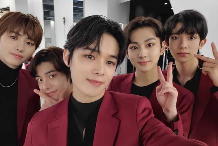 _BayeeeeeDam's tweet photo. Im Excited for Enhypens Debut but I can't watch 'Flicker' Enhypen Ver. Without thinking and Missing K . 

#BringBackK
#ENHYPEN_DEBUT https://t.co/vdikOHB04C