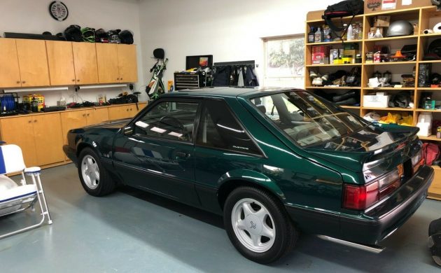 barnfinds's tweet image. This 1991 Ford Mustang LX 5.0 has just 4,600 original miles and comes with the preferred 5-speed manual and gorgeous color combo of Deep Emerald Green over gray leather.  -&amp;gt; barnfinds.com/4600-mile-surv… #Ford #Mustang