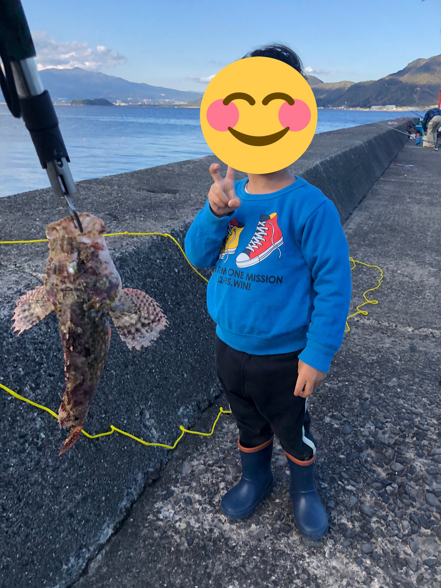 きれいなアジのボラ 沼津の木負堤防 あたりが渋い中 カサゴ2 オニカサゴ2をget オニカサゴは35 オーバー 強い引きを楽しめました イソメは小魚に突かれると外れやすいので ガルプとか擬似餌のほうがサイズ狙うならいいかも 15時頃 回遊魚っぽい