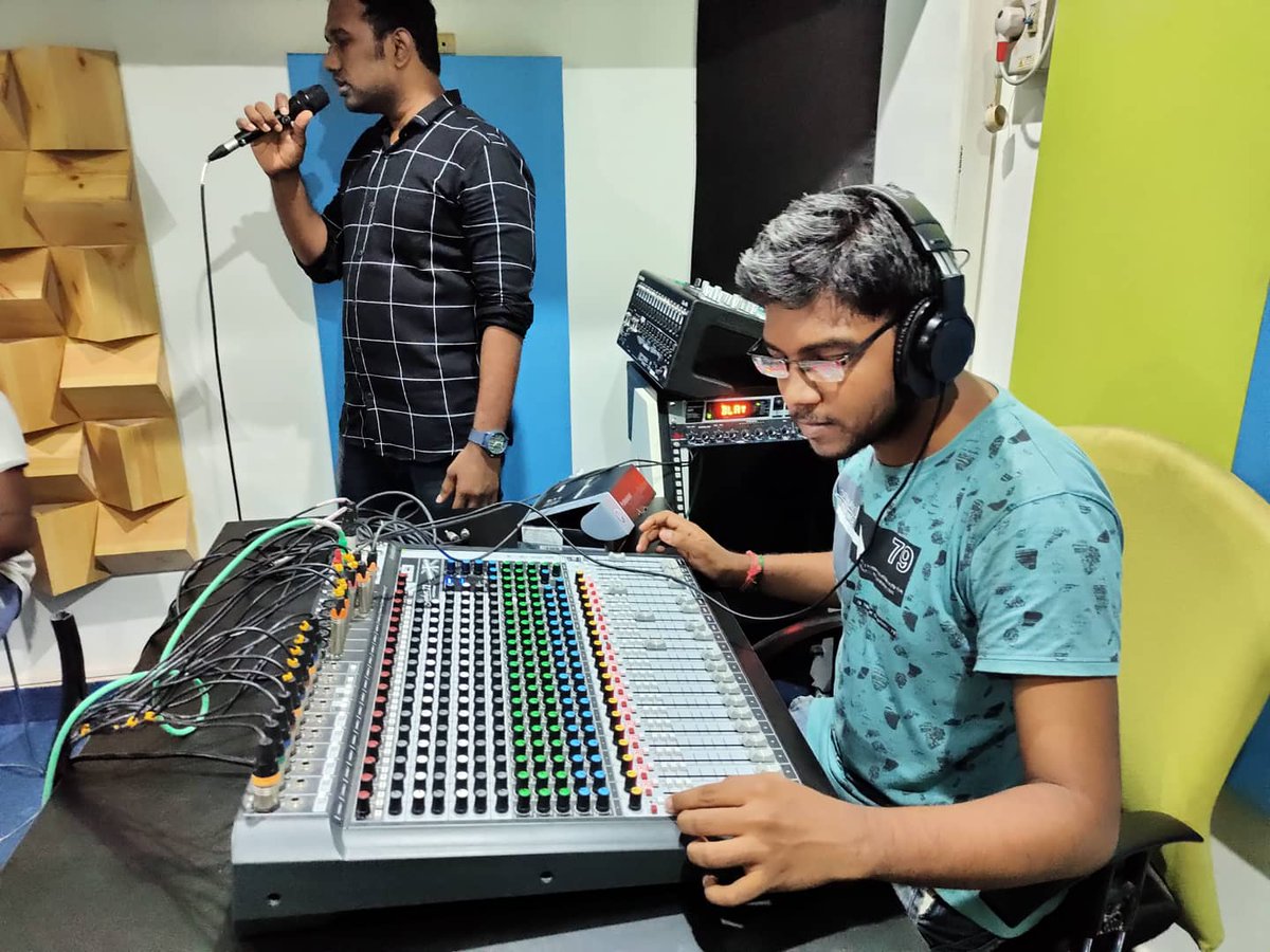 Latchu_S_B's tweet image. Learnt to work with analog mixer soundcard signature 22 

#musicproduction #studioengineering #soundengineering #soundcraft #sounddesign #creativity #musician