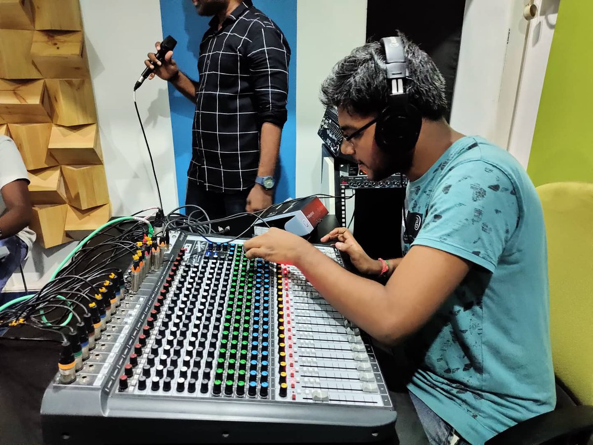 Latchu_S_B's tweet image. Learnt to work with analog mixer soundcard signature 22 

#musicproduction #studioengineering #soundengineering #soundcraft #sounddesign #creativity #musician