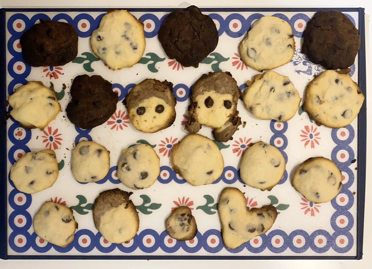 HajinsunTV's tweet photo. This week it’s cookies 😚
I will make new ones tomorrow to cheer for our #FirstStrikeKR qualifier match! What should I make?
#T1WIN #VALORANT https://t.co/KQnrMkSXyS